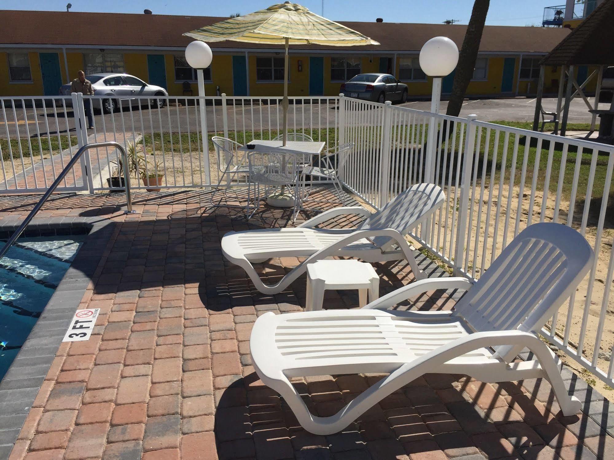 Economy Suites Cypress Gardens Екстер'єр фото