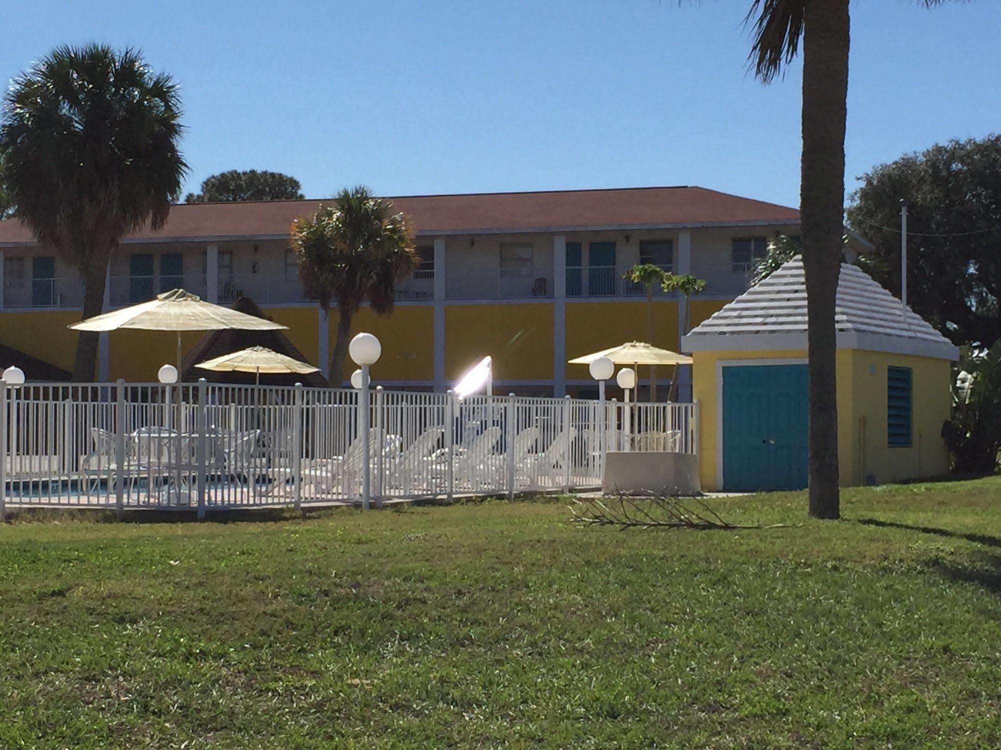 Economy Suites Cypress Gardens Екстер'єр фото