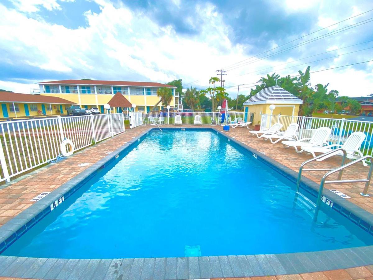 Economy Suites Cypress Gardens Екстер'єр фото